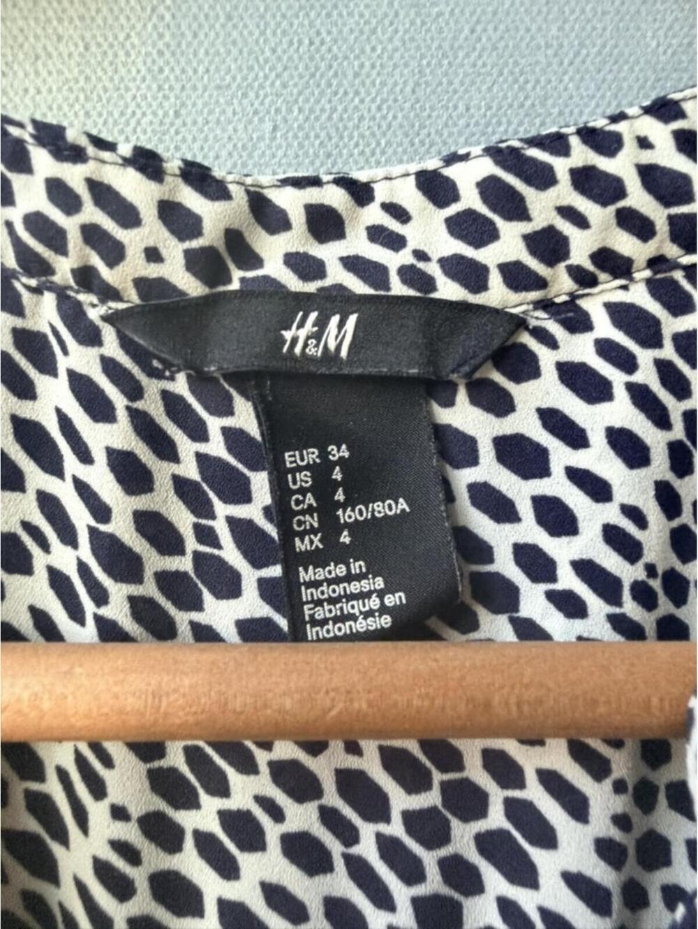 H&M Sleeveless Animal Print Blouse Split Neck Top - Picture 5 of 8